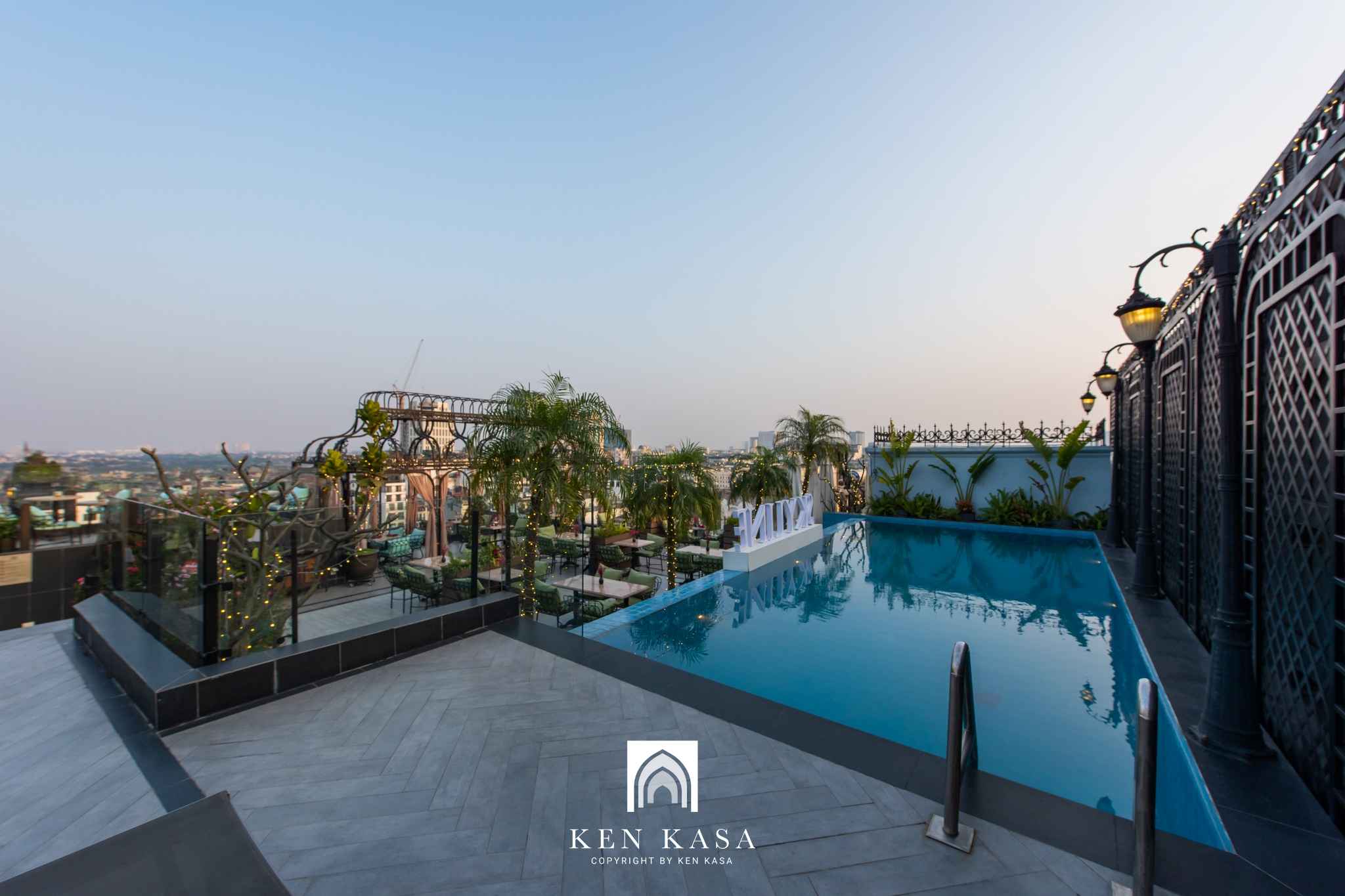 Bể bơi tại Hanoi Tirant Hotel